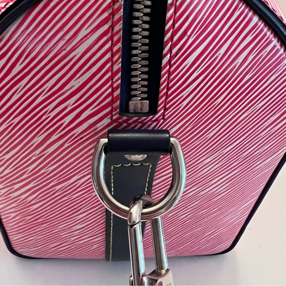 Authentic Louis Vuitton Red & White Epi Speedy 25 Bandouliere - Picture 5 of 15